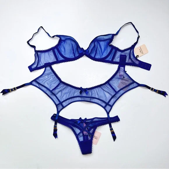 NWT Agent Provocateur Cruz Sapphire 3 Piece Set: 32C Bra AP2 S Thong & Suspender